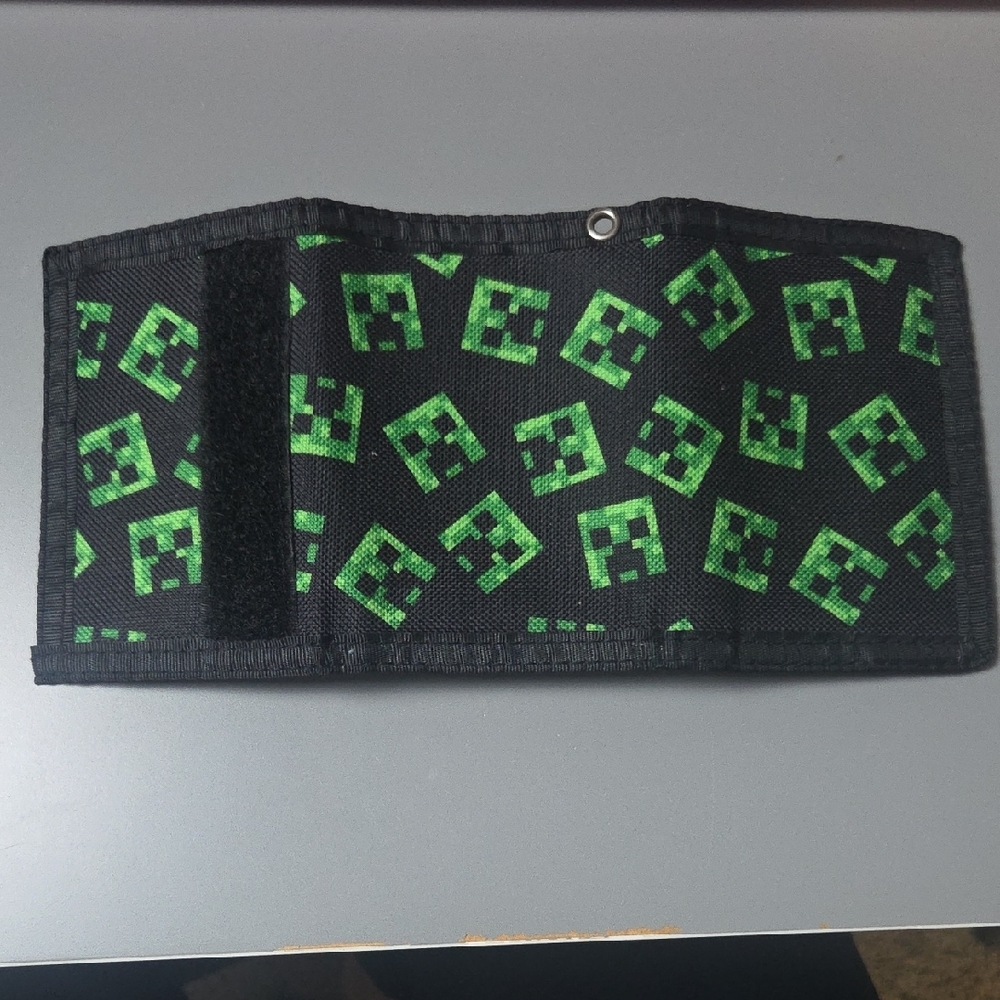 Minecraft Black Wallet with Green Pixel Design - Picture 3 of 6